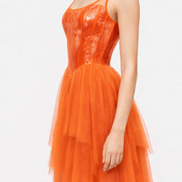Abito midi in tulle con corpetto effetto bustier spalmato e gonna a balze