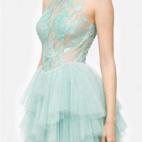 Abito corto in tulle stratificato con bustier in lattice e scollo halter