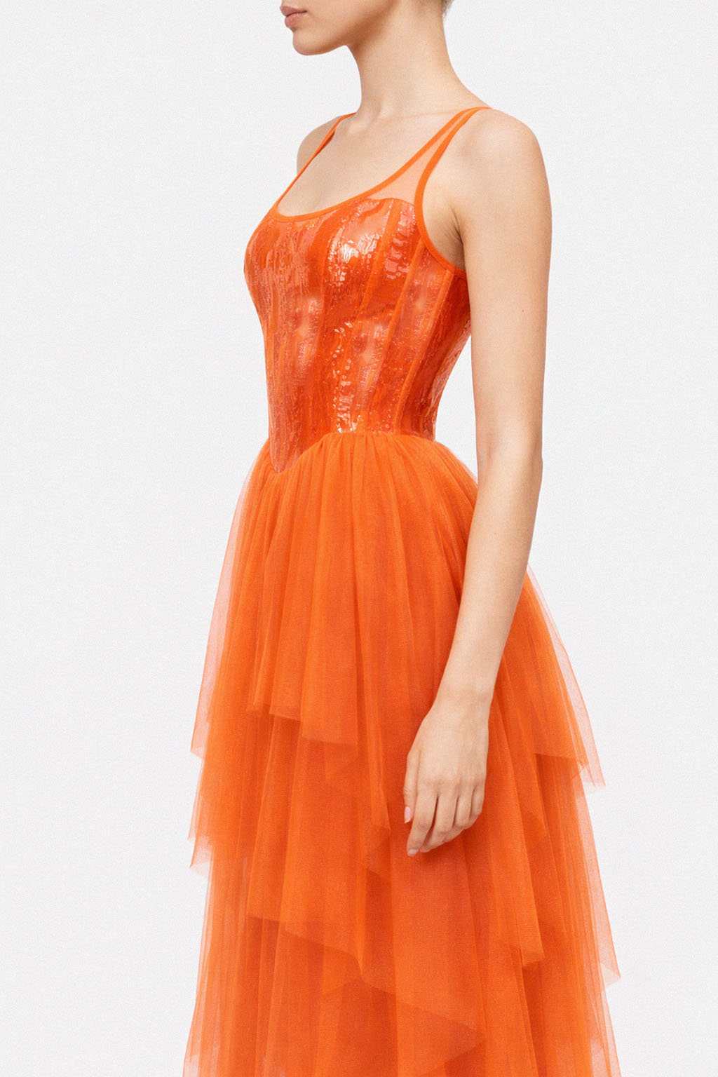 Abito midi in tulle con corpetto effetto bustier spalmato e gonna a balze