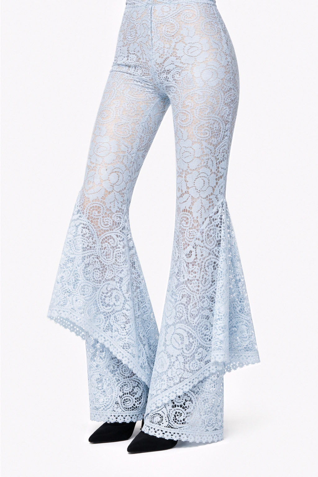 Pantalone flare in pizzo macramé con balza asimmetrica e vita alta