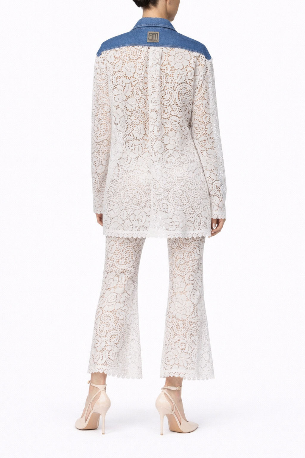 Pantalone in pizzo macramé a vita alta con gamba flare e fondo smerlato