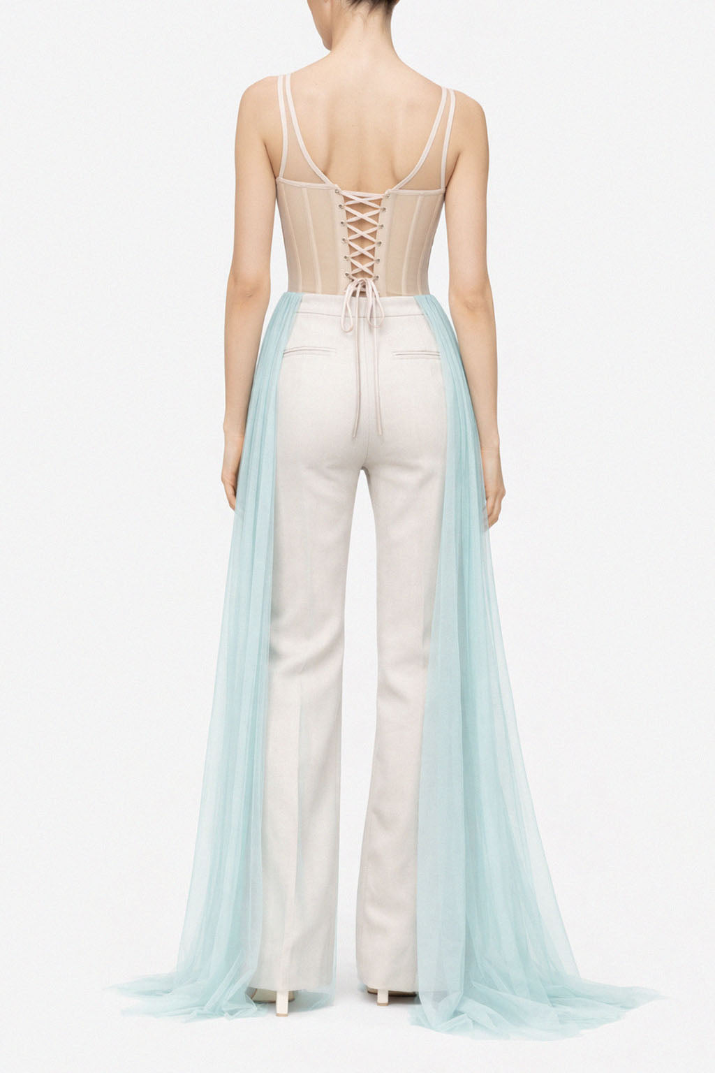 Top corsetto in crinolina nude con drappeggio incrociato in tulle azzurro e pannelli lunghi