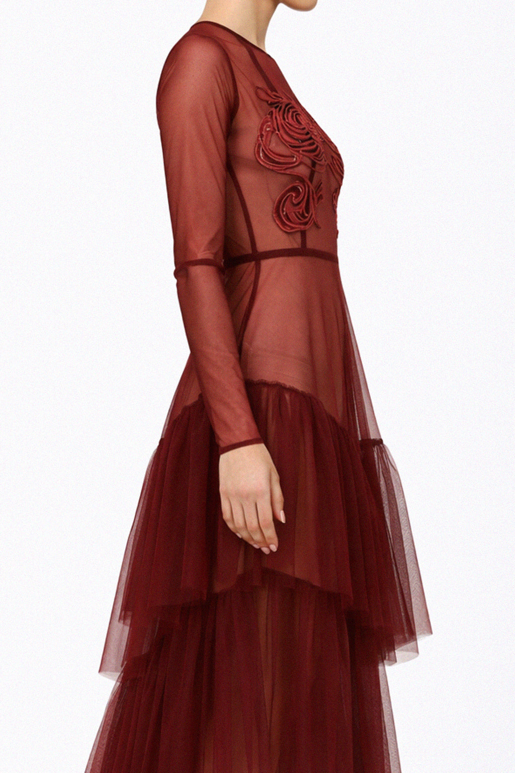 Abito ricamato in tulle