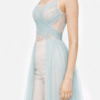 Top corsetto in crinolina nude con drappeggio incrociato in tulle azzurro e pannelli lunghi